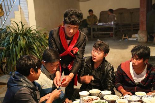 在农村过年时,村民见面要递烟,不抽烟的我有必要兜里装烟吗？