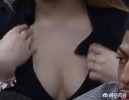 火箭VS鹈鹕,转播多次给浓眉哥镜头,却被其身后美女露胸抢镜,对此你怎么看？
