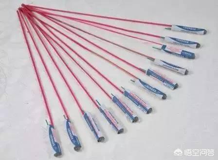 黑色大礼花:抚顺男子大集上买回礼花，燃放时双手被炸飞！你怎么看？