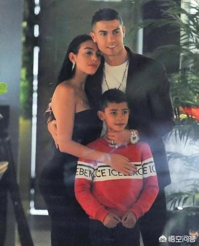 c罗与女友已完婚:C罗依然是未婚状态，他这种“只怀孕不结婚”的做法，你如何看待