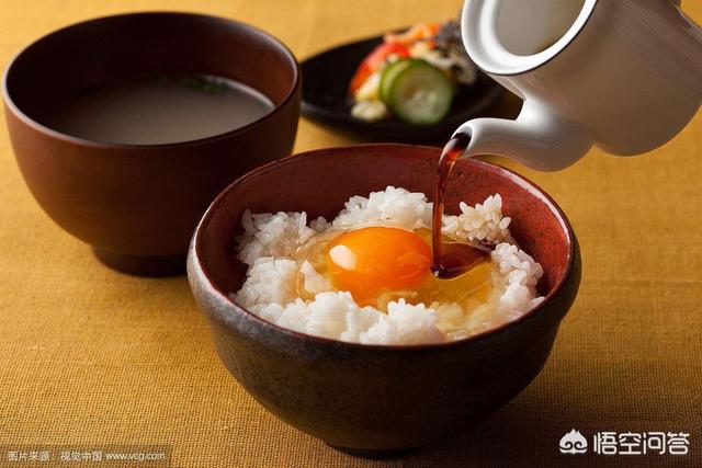 为何日本人吃生鸡蛋没事，日本人吃肉为什么喜欢沾生鸡蛋？不会觉得腥吗？