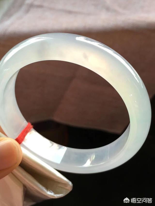 10万左右的翡翠手镯图片,几万左右的翡翠手镯是什么样子的？