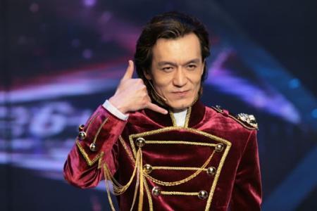 哈文的父亲是谁:哈文去看李咏他父母亲吗？