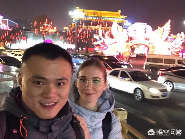 俄罗斯美女与大黄狗:俄罗斯美女嫁中国是否是彻头彻尾地媒体炒作的谎言？