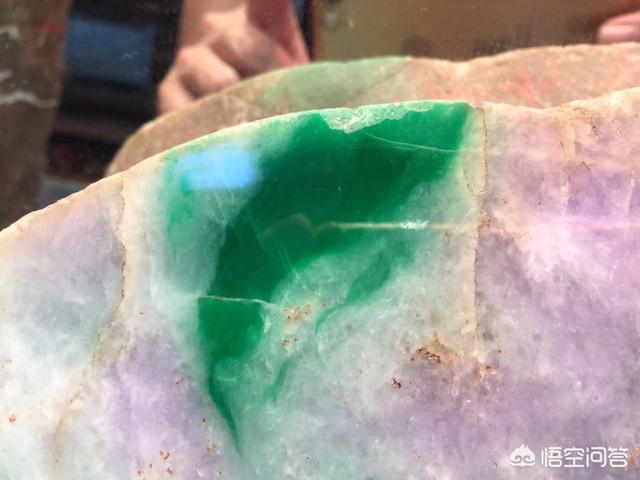 翡翠原石场口皮壳特征,好的翡翠原石的表面特征有哪些？