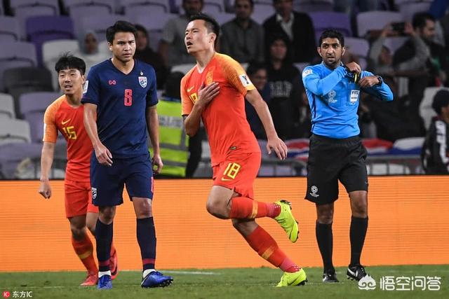 郜林王晨:国足2-1逆转泰国闯入亚洲杯八强，郜林是发挥最好的球员吗