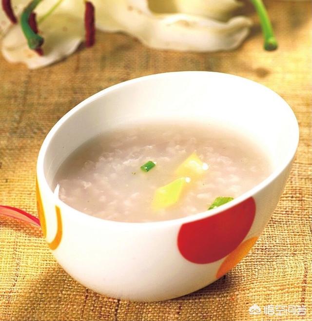 如何区分积食呕吐和受凉呕吐:孩子感冒发烧、积食呕吐，该怎么办？