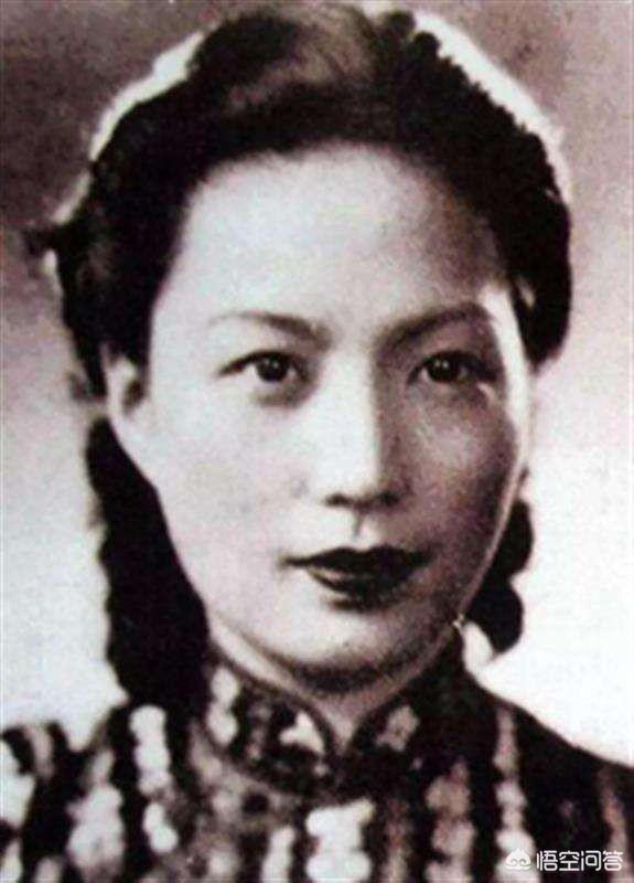 历史上杜月笙娶5房太太，育10子女，后代近况如何？