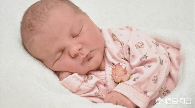 两个月的宝宝长湿疹应该怎么缓解？