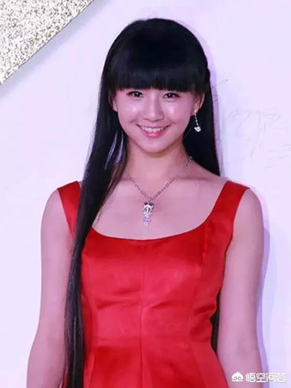 小彩旗资料:曾经在春晚舞台惊艳众人的小彩旗，现在怎么样了？