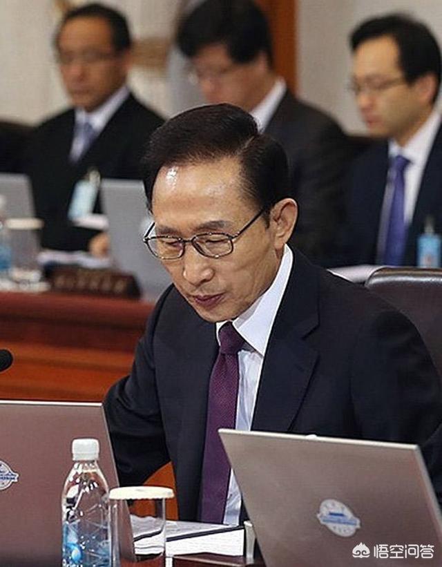 文在寅支持率骤降,背后原因是什么？