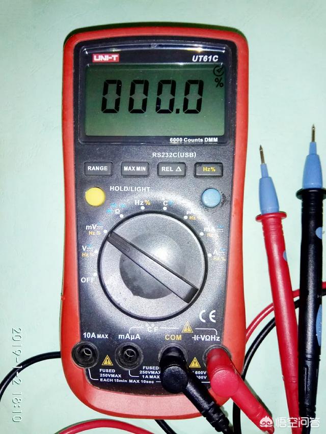 万用表怎样测电压?万用表怎样测电流
