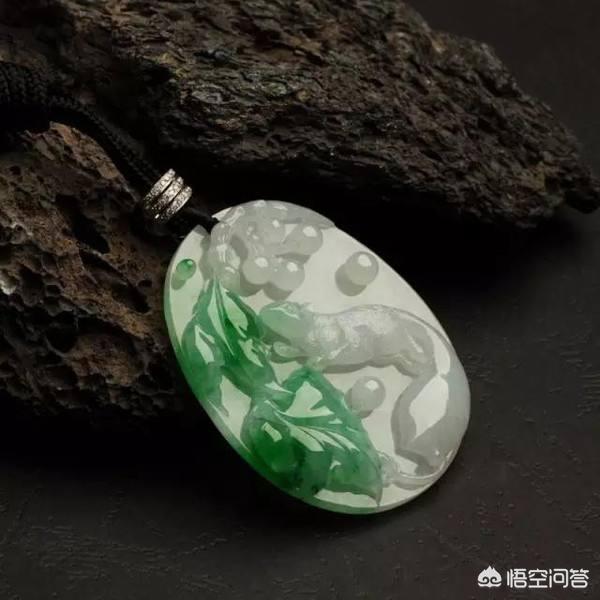 年轻人戴翡翠老气吗,有哪些好看的翡翠项链适合平时佩戴？