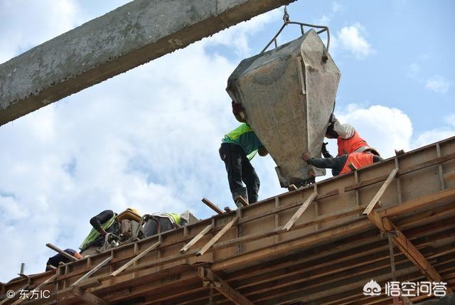 建筑工地的农民工真的能每天挣七八百元吗？