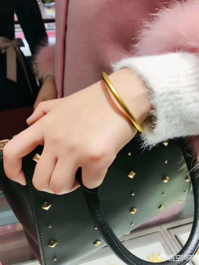 老凤祥50克金手镯图片,金手镯什么款式比较适合30岁的人？