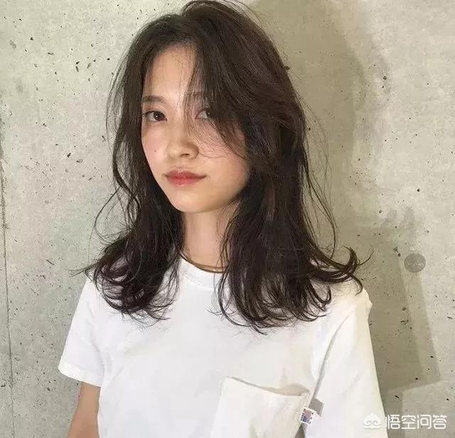 辛芷蕾的发型适合圆脸的人吗？