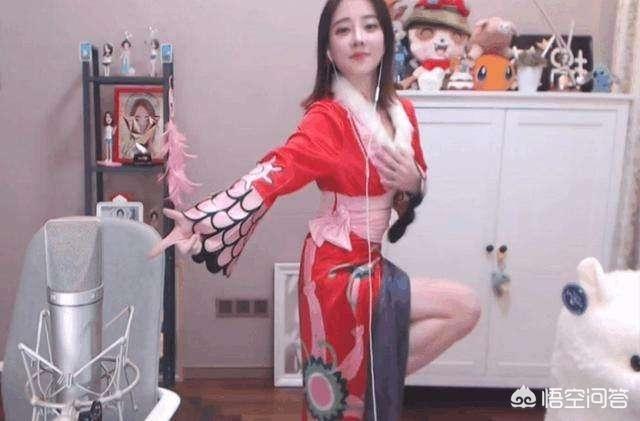 蛇姬cos:如何评价冯提莫睡衣cos海贼王女帝秀大长腿