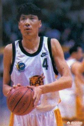CBA广东宏远第一位退休的员工关德友，他是什么来头？为什么那么多球迷祝福他呢？