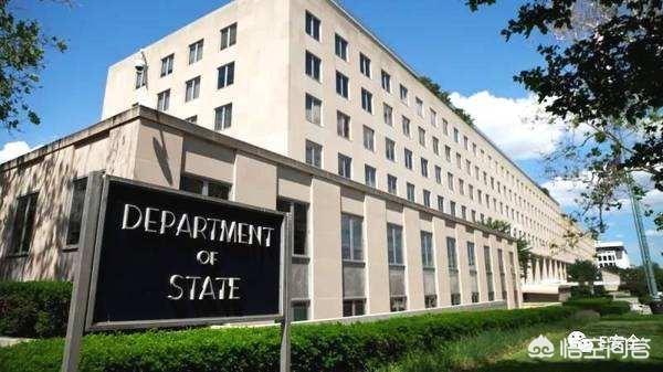 美国没有总理这一职务,国务卿的职权相当于总理还是相当于外交部长？
