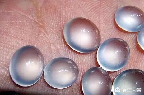 灰色翡翠玉镯是什么玉,玻璃种翡翠为何会发“灰”？