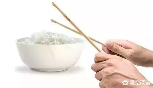 过去农村老人常说的“四大难听”和“四大好听”分别是指什么？