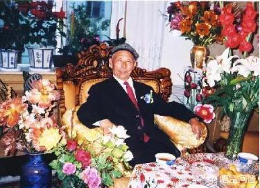 庆王爷:清朝最后的一位王爷是谁？为何有人说逝世前要求床边挂上国旗？