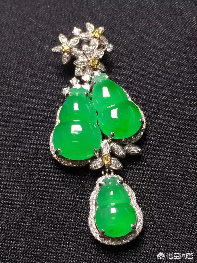 什么气质的女人适合戴翡翠,女孩子戴什么样式的翡翠挂饰最合适呢？