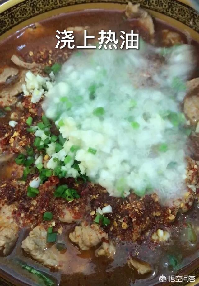 餐馆水煮活猫全过程:四川菜的水煮牛肉怎么做才好吃？