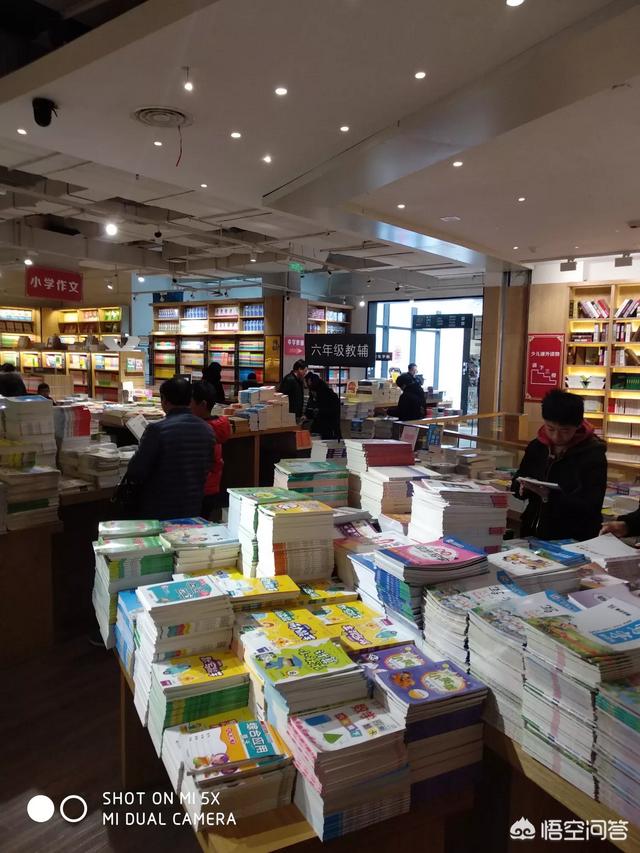 桃屋猫关银屏无惨图画:炊烟袅袅的农村，车水马龙的城市，你喜欢哪个呢？