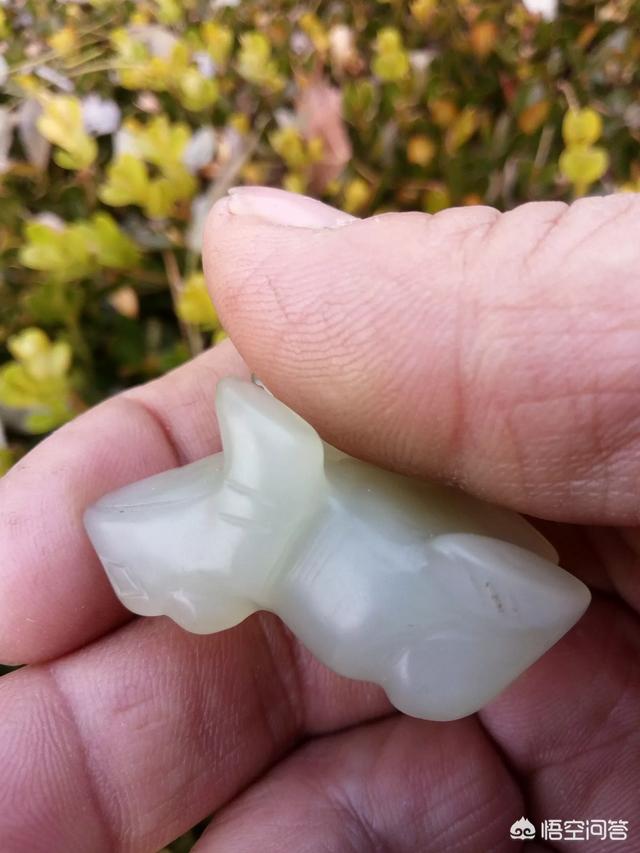 头条问答 - 在汉朝,什么样的人可能拥有汉八刀圆雕艾绿冻玉蟾蜍?