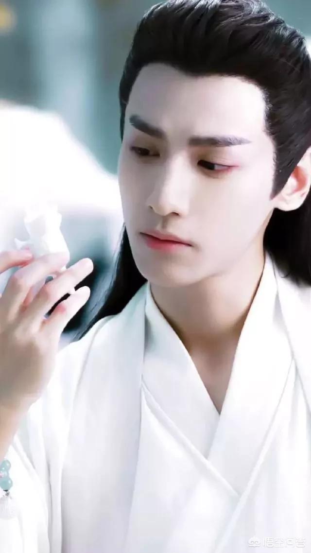 你觉得哪个男星穿古装最好看？