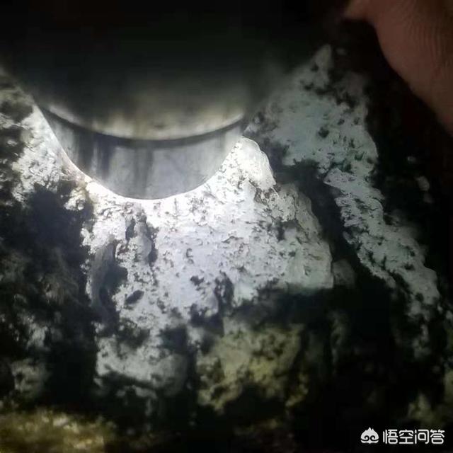 48种宝石原石图片,何为原石，何为赌石，如何去辨别？