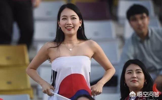 韩国国旗:韩国女球迷“性感”国旗装亮相中韩足球大战现场，是否合适？