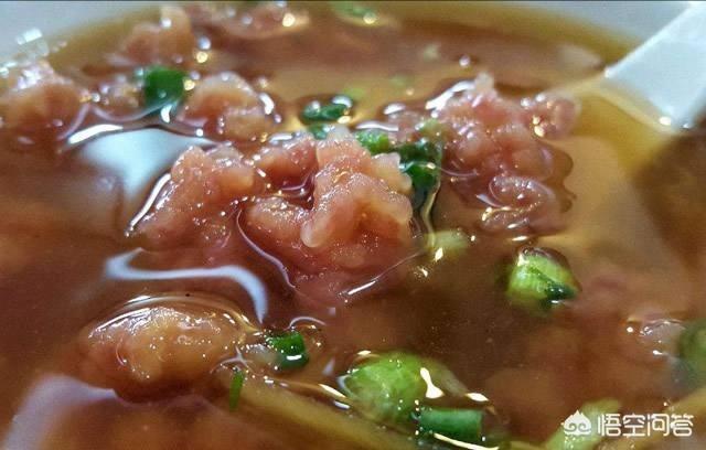 在古城泉州,大街小巷遍布着牛肉馆,咸饭,牛排,牛肉羹,牛肉汤是每家