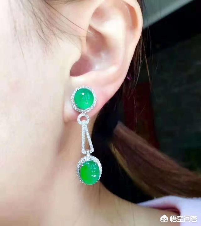 佩戴翡翠有什么讲究,如何佩戴翡翠才能显得有格调？