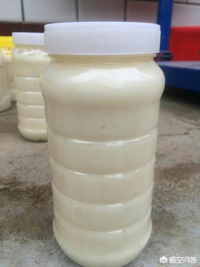洋槐蜜:洋槐蜜和百花蜜哪个好 自己腌制柠檬蜂蜜时用哪种蜂蜜比较合适？