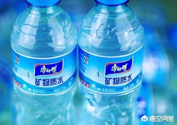 矿泉水夫妇:该不该买矿泉水代替自来水来饮用？