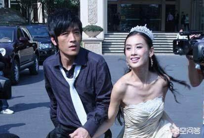 杨子为什么会看上黄圣依:黄圣依首晒一家四口全家福，她和杨子到底什么时候在一起的？