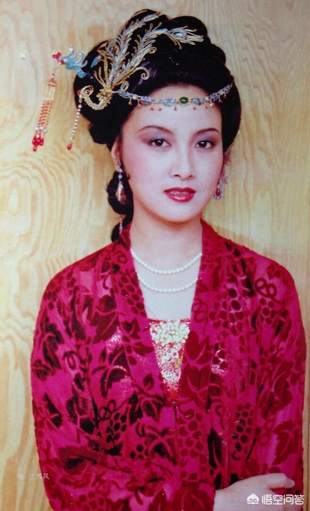 红楼梦中贾府被抄时害巧姐的有狼舅奸兄奸兄指的是谁呢你怎么看