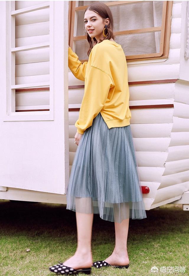 头条问答 - 土黄色的上衣配什么颜色的裤子好看?(11个回答)