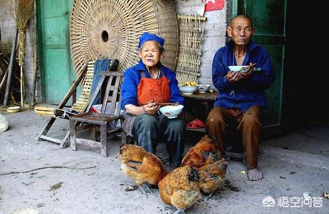 农村两兄弟都在外打工,哥哥与外地媳妇在外安家,弟弟回老家结婚买了房,这种情况下哥哥还有家回吗？
