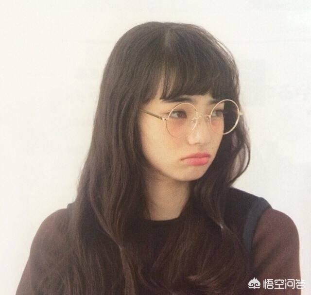 崔雪莉图片:日常妆容不适合厚涂颜色深的口红吗