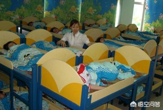 海豹集体午睡:孩子在幼儿园不午睡，怎么办