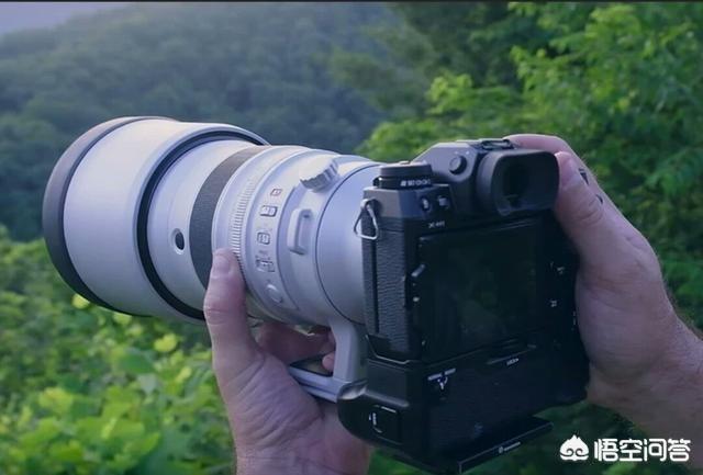 街拍的时候遇到尴尬事儿,拍到了不是正常关系的俩男女,我要从网上删掉吗？