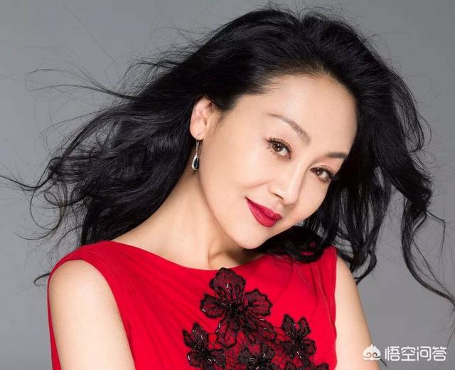 王姬演员的老公是谁:当年在《北京人在纽约》中饰演阿春的王姬现状如何？