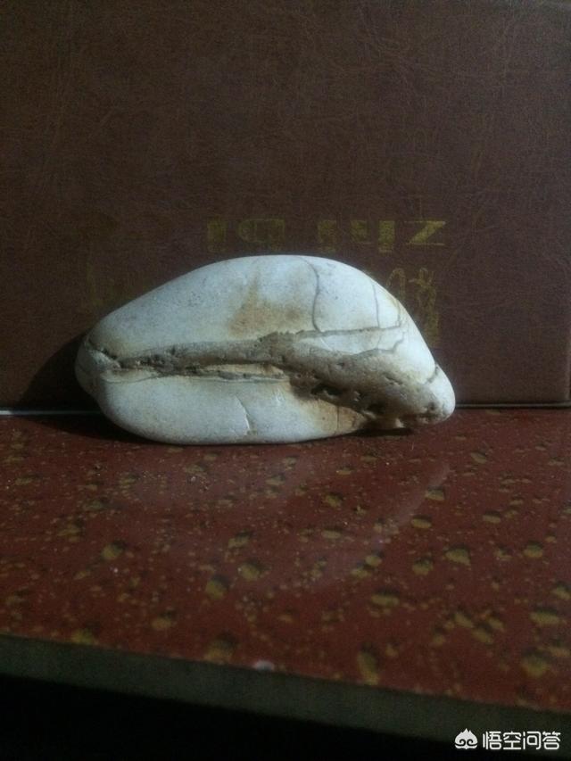 阿拉善彩玉手镯,请问玩石行家，这是什么石种？