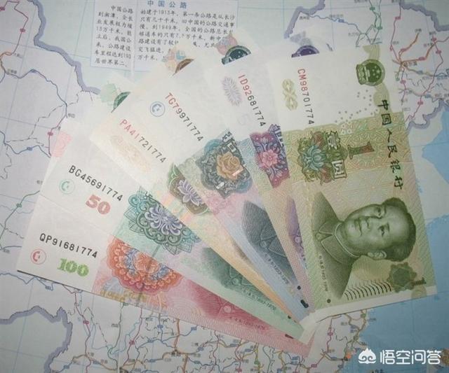 100年以上的老玉镯价值,请帮忙看看这三只老玉手镯值多少钱？