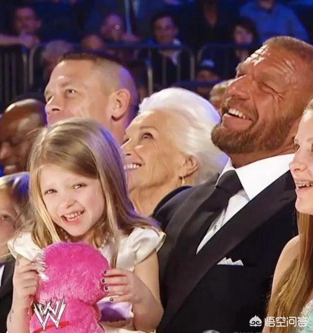 茱莉亚文斯:WWE巨星的女儿都长什么样从事什么职业