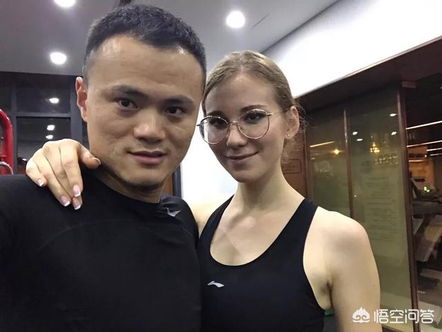 俄罗斯美女与大黄狗:俄罗斯美女嫁中国是否是彻头彻尾地媒体炒作的谎言？