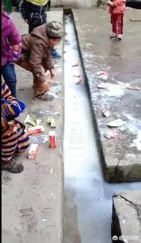 两男孩被逼校门口喝掉24罐牛奶，湖南邵阳贫困县学生把牛奶倒水沟，对于这件事你有何看法